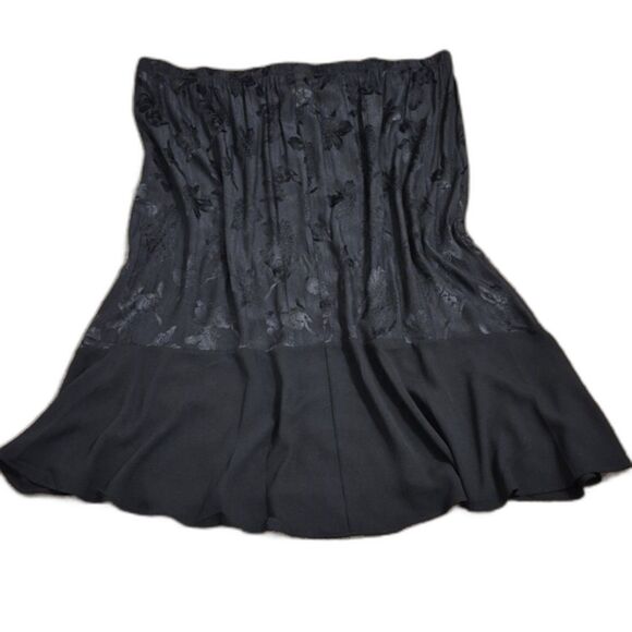Added Dimensions for Catherines Black Floral Jacquard Skirt 4X Flowy NWT - Picture 8 of 8